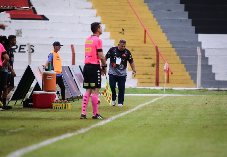 imagem da materia: Treinador comemora vitória em estreia pelo Jabaquara