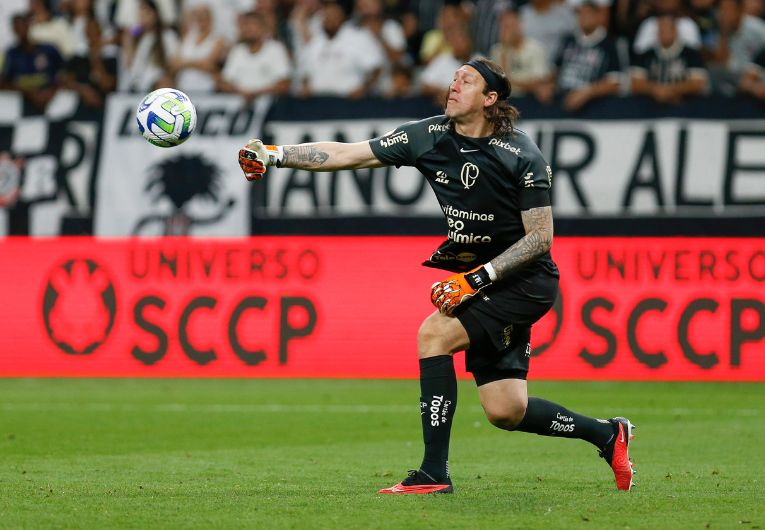 Cássio com a camisa do Corinthians.