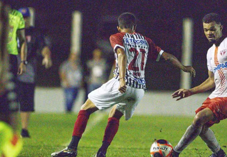 imagem da materia: Jovem de 16 anos comenta estreia pelo Bandeirante