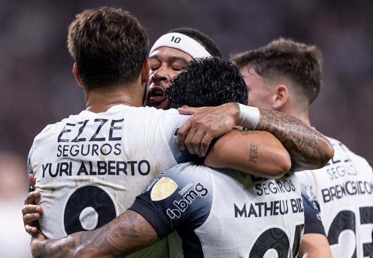 imagem da materia: Memphis Depay cobra Corinthians: