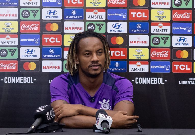 imagem da materia: Carrillo enxerga favoritismo do Corinthians