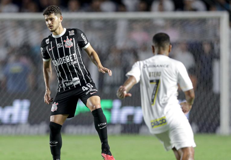 imagem da materia: Corinthians volta a enfrentar o Santos após um ano