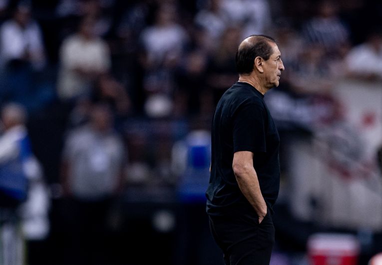 imagem da materia: Ramón Díaz comenta fragilidade defensiva do Corinthians