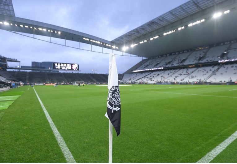 imagem da materia: Estádio do Corinthians justifica condições do gramado