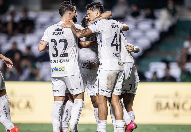 Santos goleia o Coritiba por 4 a 1 em amistoso preparatório