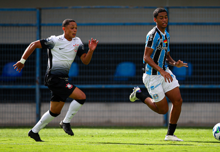 imagem da materia: Corinthians busca e empata com Grêmio pelo Brasileiro Sub-20