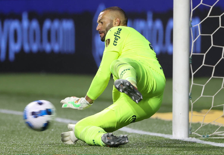 imagem da materia: Retrospecto de Weverton em penalidades preocupa o Verdão