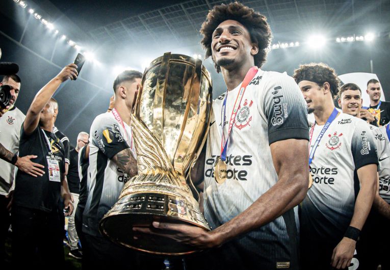 imagem da materia: Corinthians fica próximo de renovar com Talles Magno