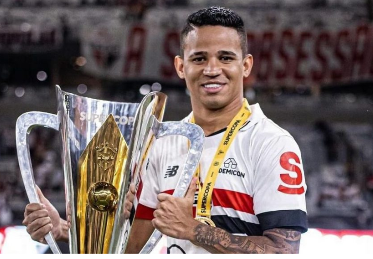 imagem da materia: São Paulo encaminha empréstimo de Erick ao Vitória