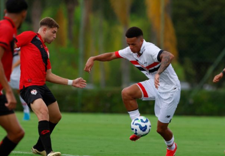 imagem da materia: Com um a menos, São Paulo empata com Atletico-GO no Sub-20