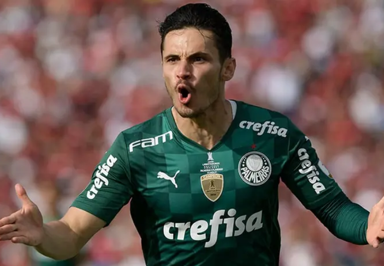 imagem da materia: Palmeiras promete vender Veiga após Mundial, diz empresário