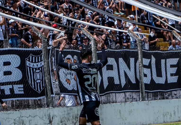 imagem da materia: Entradas gratuitas são esgotadas pela torcida do Barbarense