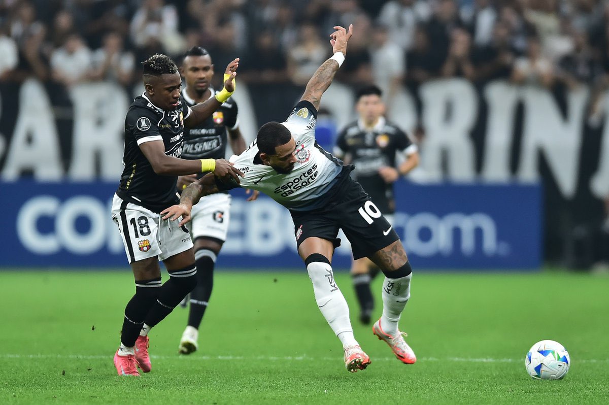 imagem da materia: Corinthians vence, mas é eliminado na Libertadores