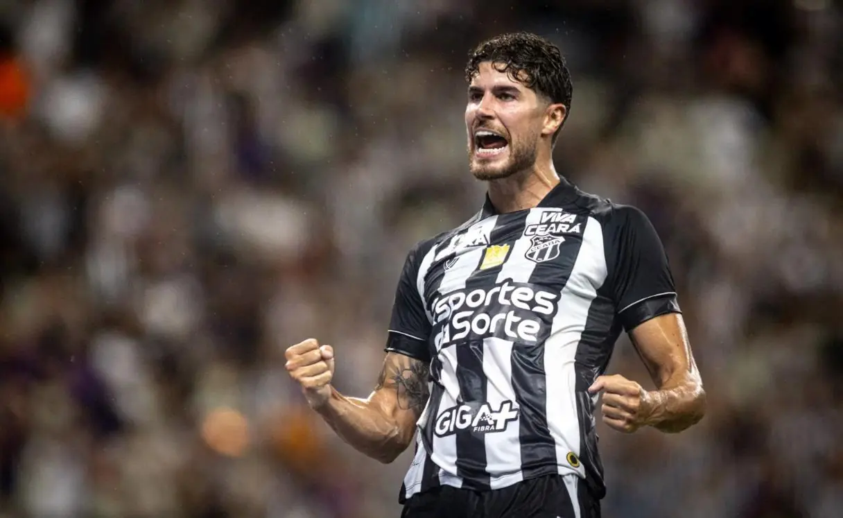 imagem da materia: Emprestado pelo Corinthians, Pedro Raul vive boa fase