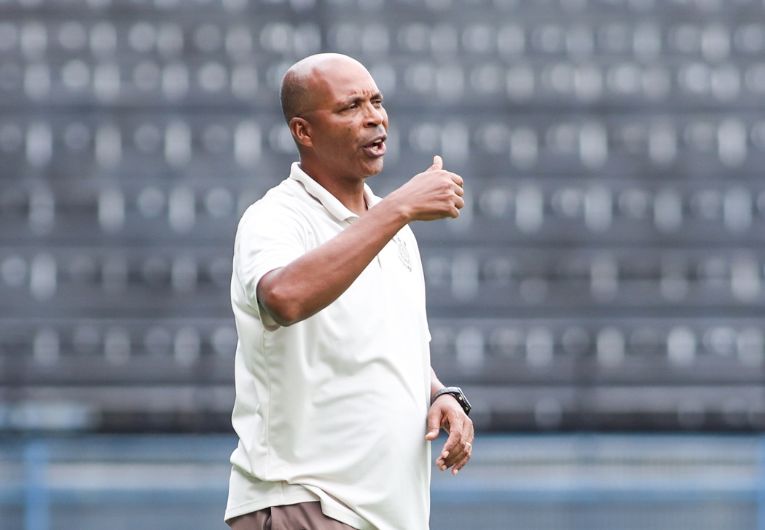 imagem da materia: Técnico do Corinthians Sub-20 elogia volante