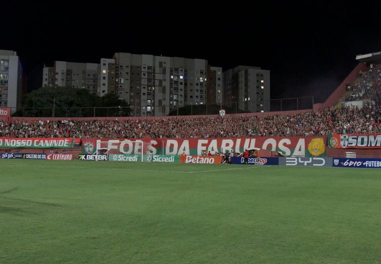 imagem da materia: Canindé terá gramado sintético após reforma