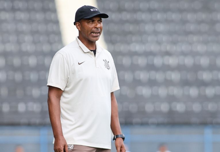 imagem da materia: Orlando Ribeiro explica lateral direita do Corinthians
