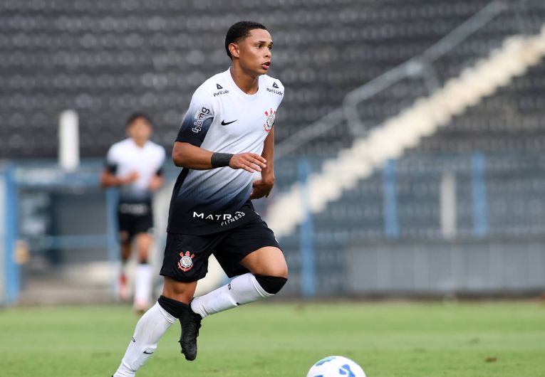 imagem da materia: Dieguinho comemora chances no sub-20 do Corinthians