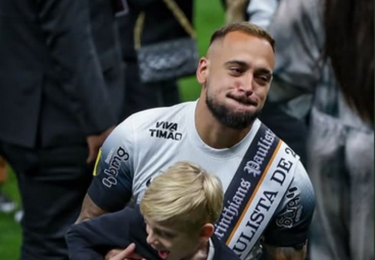 imagem da materia: Maycon ressalta importância do fim de jejum do Corinthians