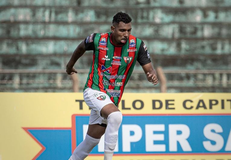 imagem da materia: Taquaritinga vence fora e tem boa vantagem para o jogo de volta