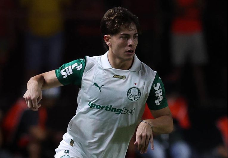 imagem da materia: Giay volta a ganhar espaço no Palmeiras após lesões no setor