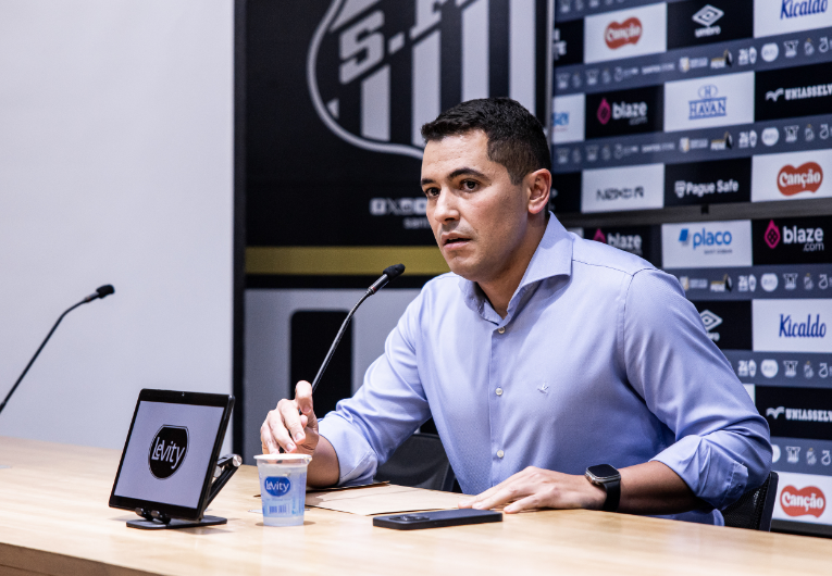 imagem da materia: CEO adota cautela para contratar novo técnico do Santos