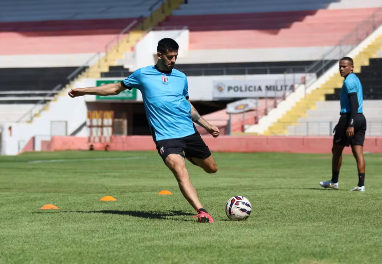 imagem da materia: Ronie Carrillo pode estrear contra o Vila Nova