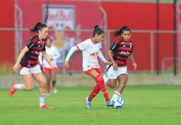 imagem da materia: Bragantino volta ao G8 e quer engrenar no Brasileirão Feminino