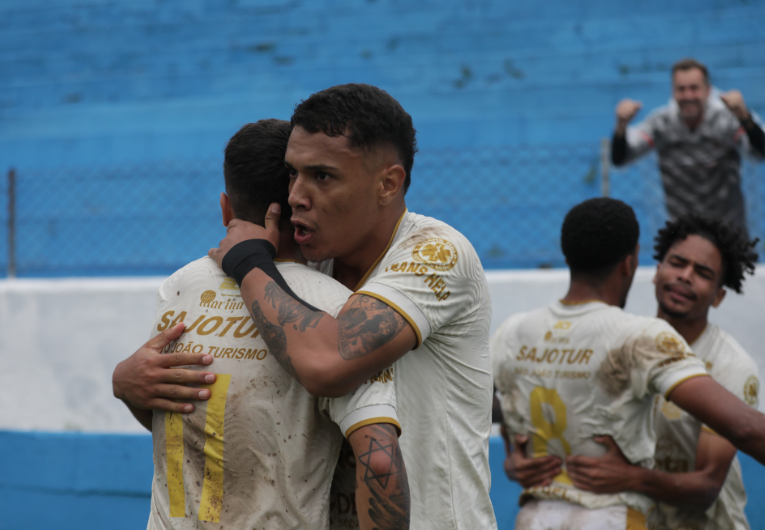 imagem da materia: Paulista vence Joseense em Taubaté e está na semifinal da A4