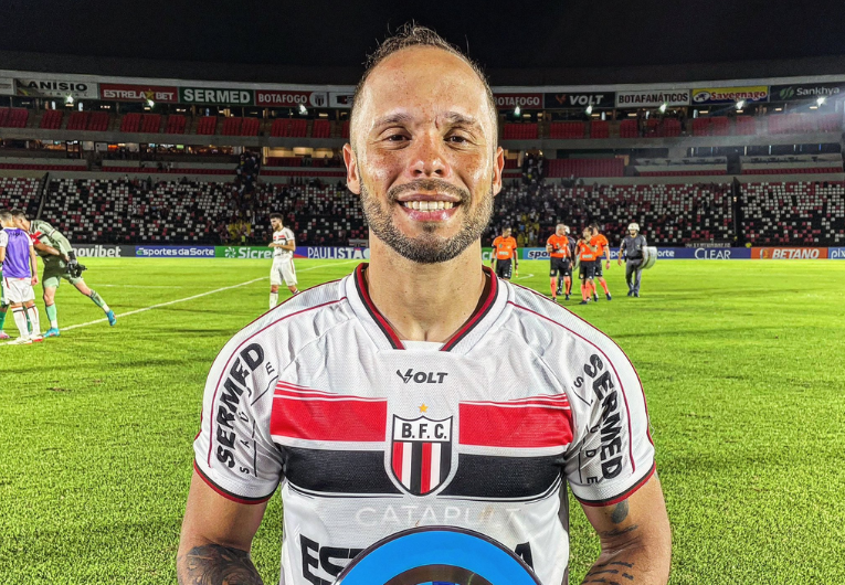 imagem da materia: Douglas Baggio troca Botafogo-SP pelo CRB