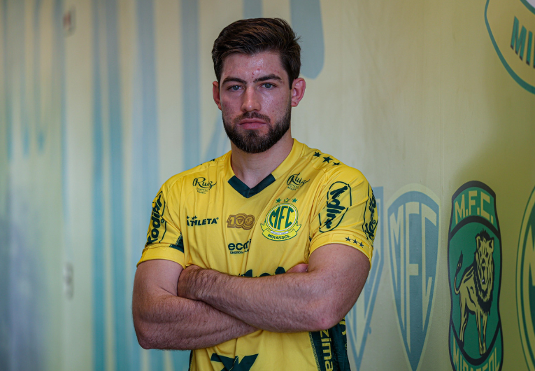 imagem da materia: Xerife Polonês! Gabriel Knesowitsch é o novo zagueiro do Mirassol