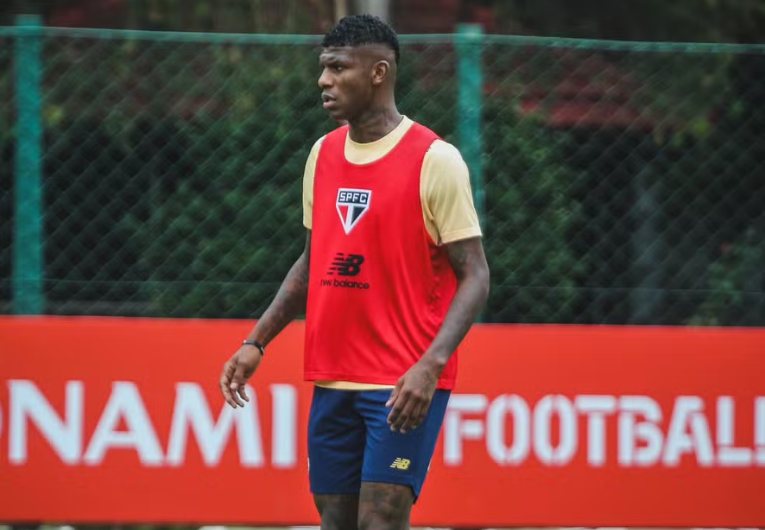 imagem da materia: SPFC se reapresenta e Arboleda sente incômodo na coxa