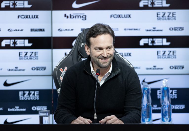imagem da materia: Diretor do Corinthians projeta venda de jogadores