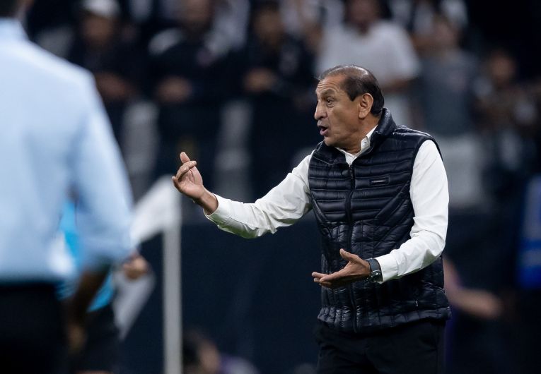imagem da materia: Ramón Díaz vira opção para o comando do Santos