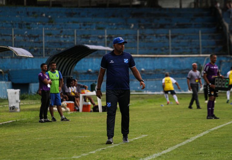 imagem da materia: Treinador do Taubaté Sub-20 comenta montagem do elenco