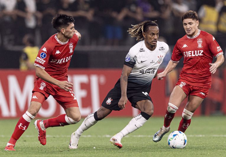 imagem da materia: Carrillo foi 'respiro' do Corinthians em derrota na Sul-Americana