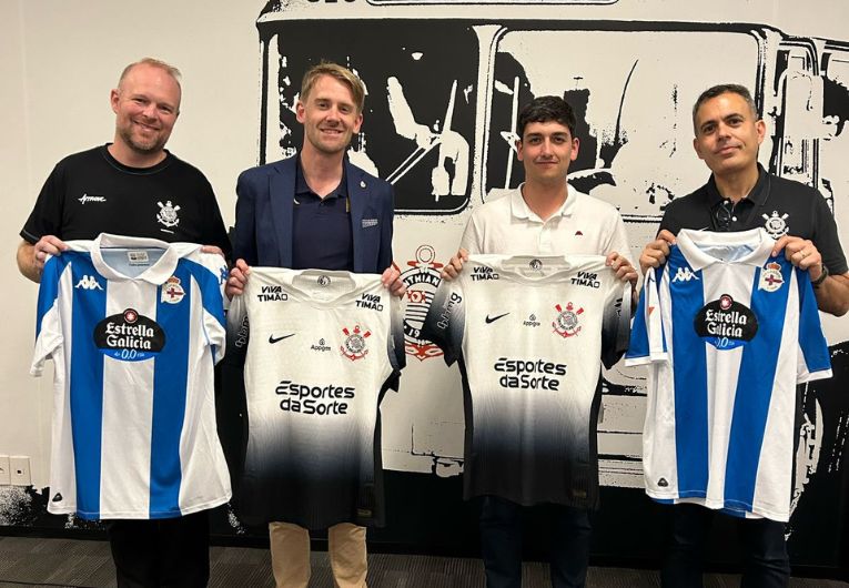 imagem da materia: Corinthians recebe dirigentes do La Coruña-ESP para intercâmbio