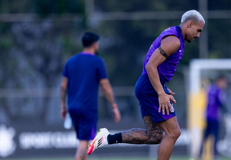 imagem da materia: Matheuzinho projeta duelo contra o Vasco pelo Brasileirão