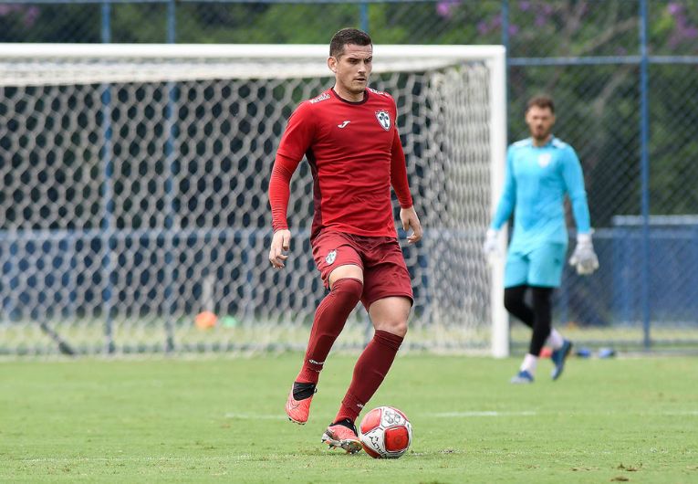 imagem da materia: Zagueiro projeta mais minutos pela Portuguesa na Série D