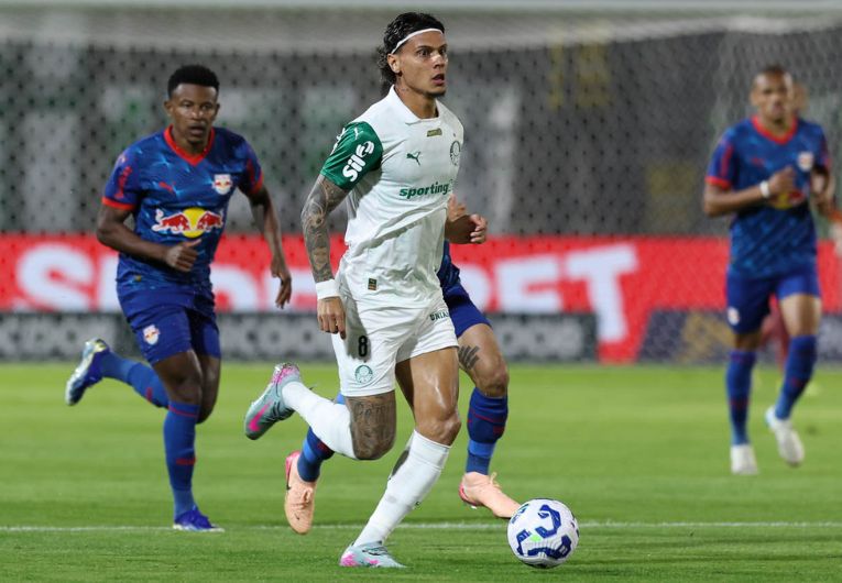 imagem da materia: Palmeiras se isola na liderança do Brasileirão