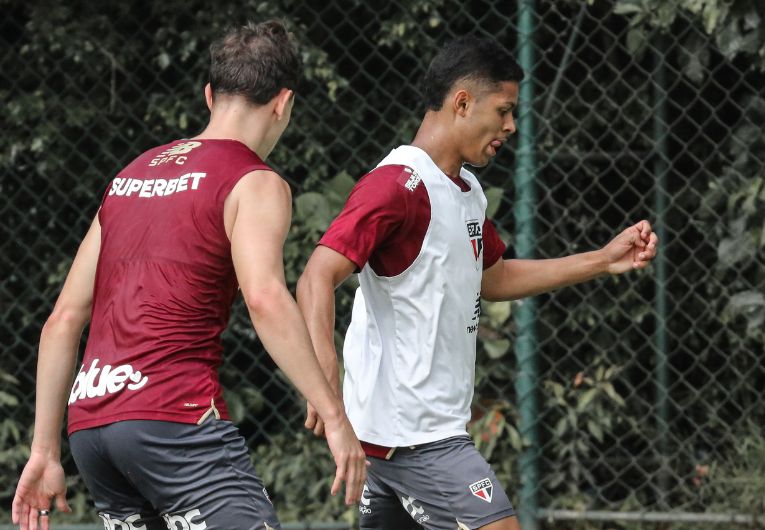 imagem da materia: São Paulo se reapresenta após avançar na Copa do Brasil
