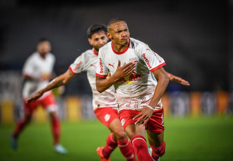 imagem da materia: Com vitória, Bragantino volta a sonhar com liderança