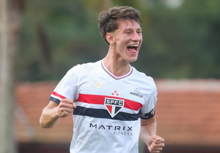 imagem da materia: São Paulo goleia o Atlético-GO pelo Brasileiro Sub-17