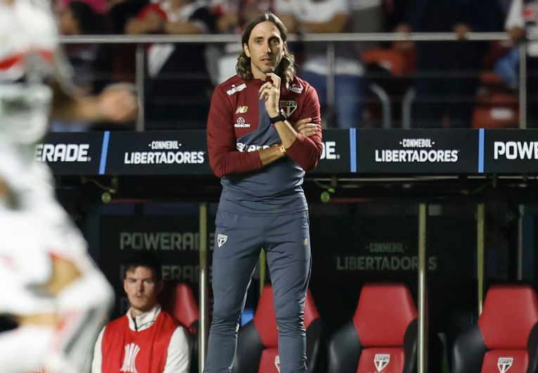 imagem da materia: Zubeldía desfalca o Tricolor na próxima fase da Libertadores