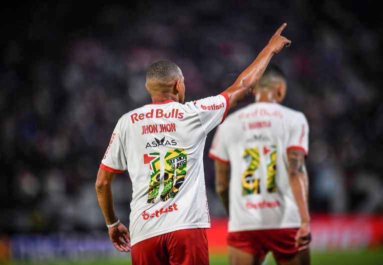 imagem da materia: Jhon Jhon brilha e se firma como pilar do Bragantino em 2025