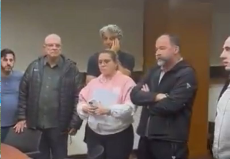 imagem da materia: Augusto Melo retoma presidência e Tuma Jr fala em golpe