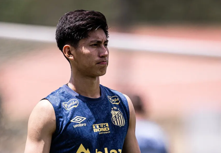imagem da materia: Jogador emprestado pelo Santos é punido pelo STJD por injúria racial