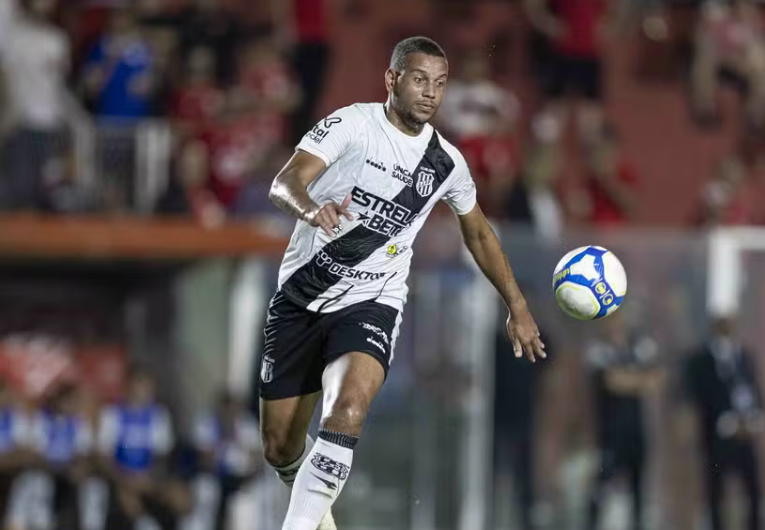 imagem da materia: Ponte Preta negocia empréstimo do zagueiro Mateus Silva