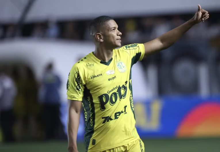Guarani tenta David Braz, mas zagueiro fica no Mirassol