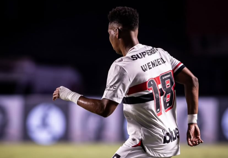imagem da materia: São Paulo confirma lesão no rosto de Wendell no clássico